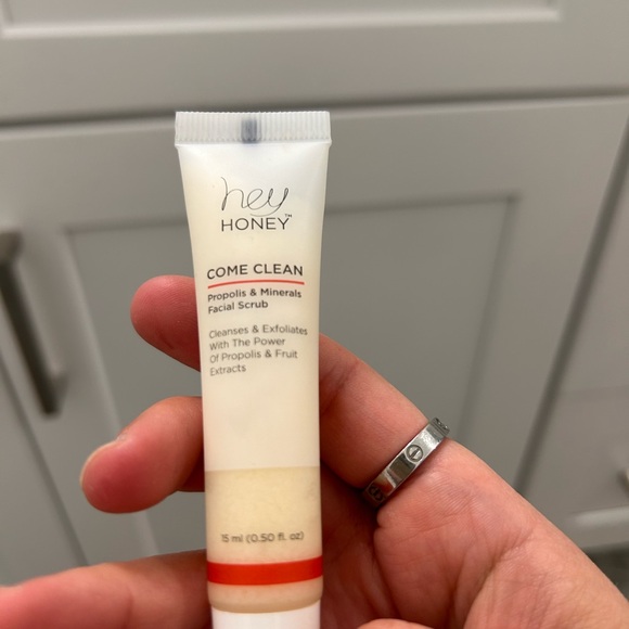 hey honey Facial Scrub - Picture 3 of 4